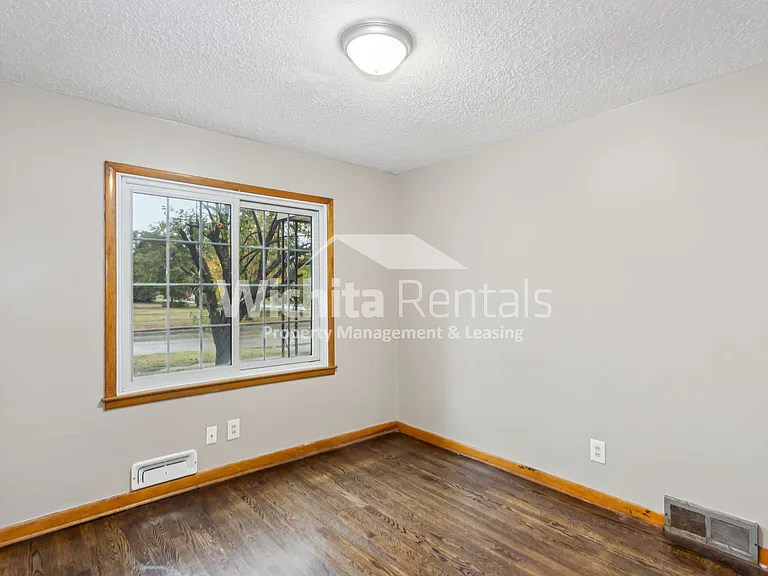 2920 W Taft St — Photo 10