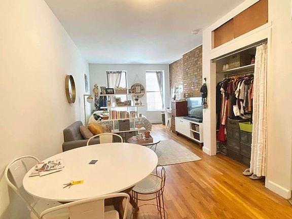 3rd image of 1819 2nd Ave #3R