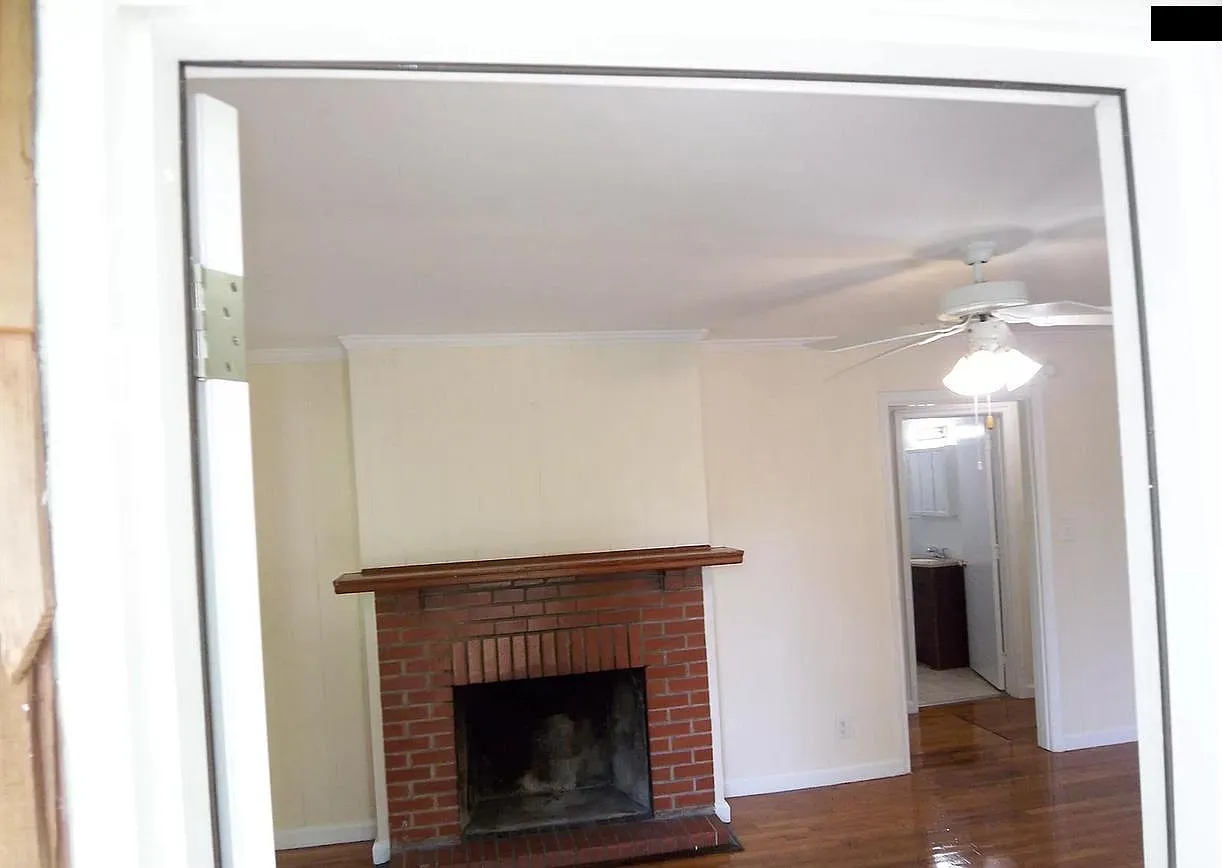 3 bed, 1700 sqft, $2,100 — Photo 3