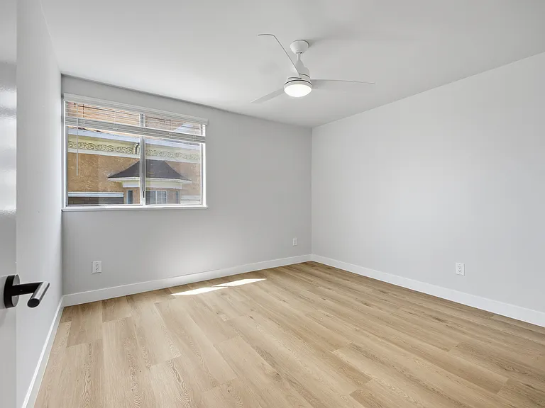 1433 S Hoover St #5 — Photo 12