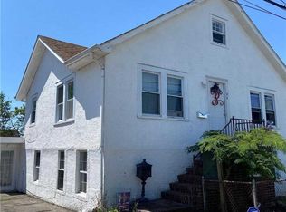 27 Brighton Rd, Island Park, NY 11558