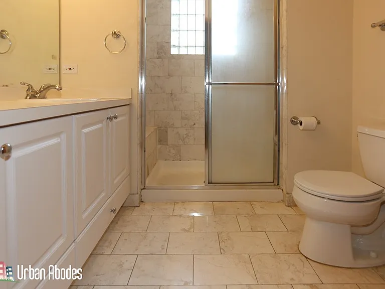 824 W Buckingham Pl #1 — Photo 6