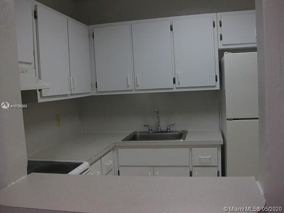 5th image of 13900 Lake Placid Ct APT A36