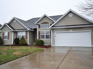 104 Prairie Ln, Monett, MO 65708