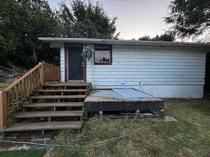 273 Ocean Shores Blvd NW