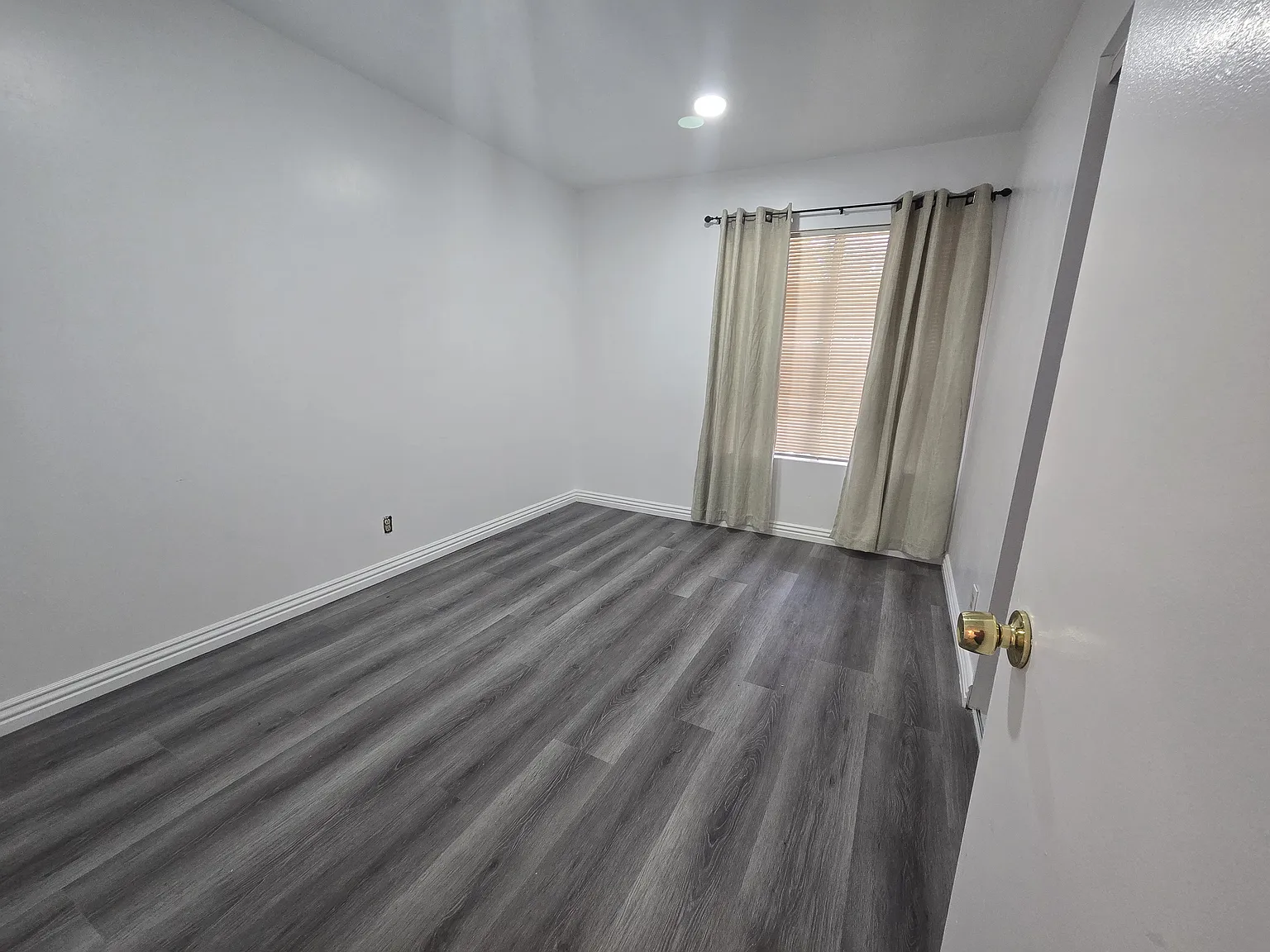 2 bed, 1200 sqft, $550 — Photo 2