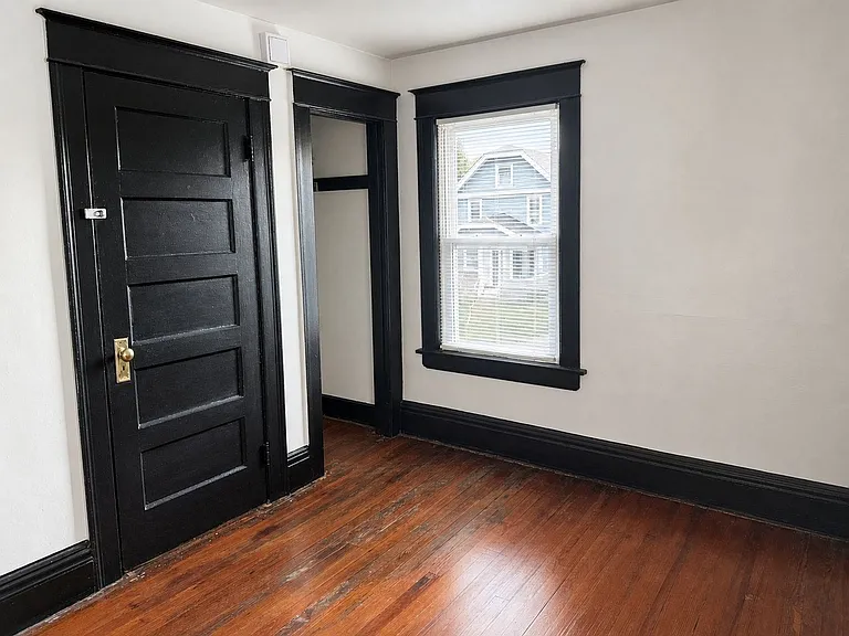 50-52 Winterroth St — Photo 14
