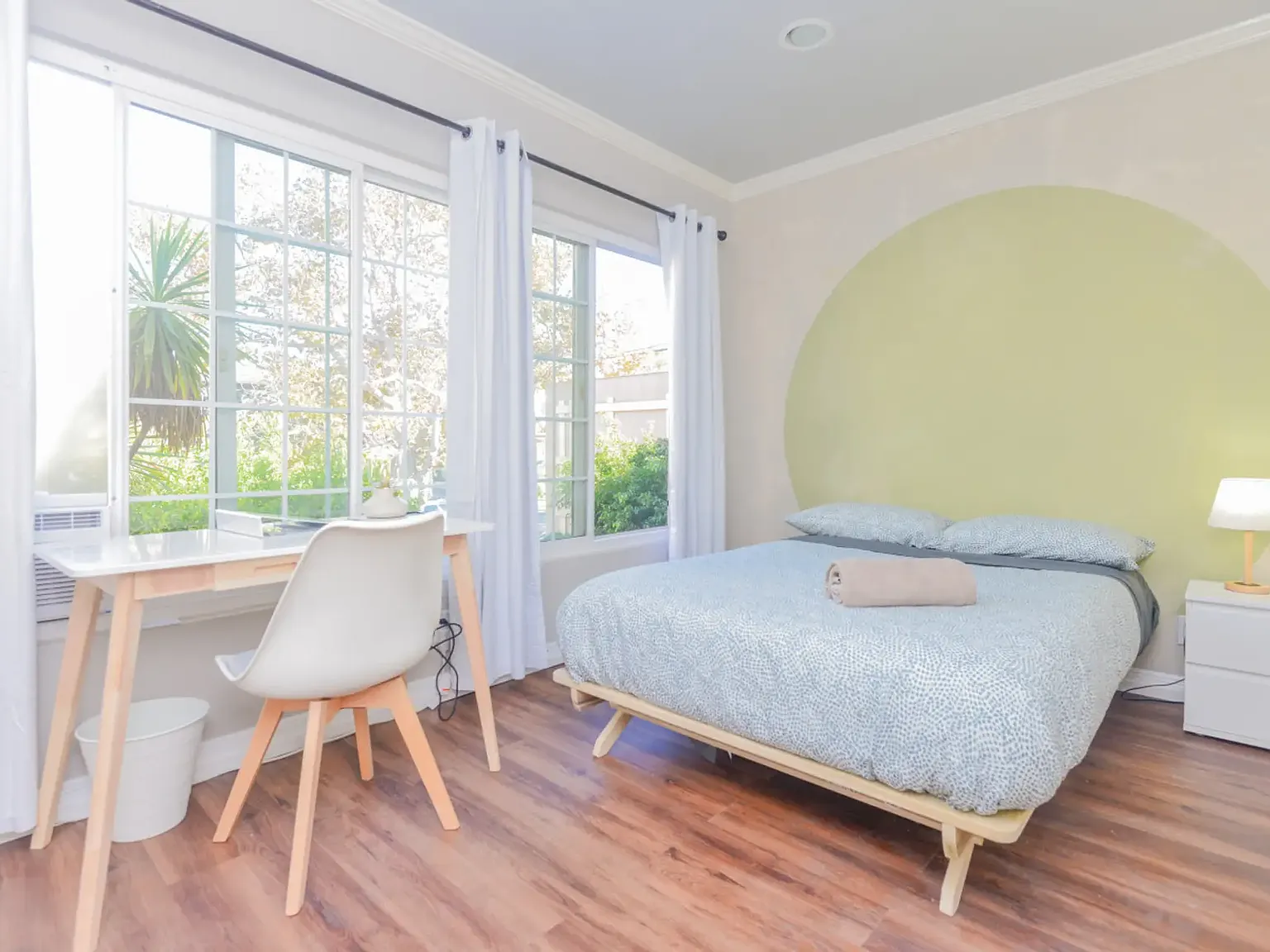 401 S Rodeo Dr — Photo 1