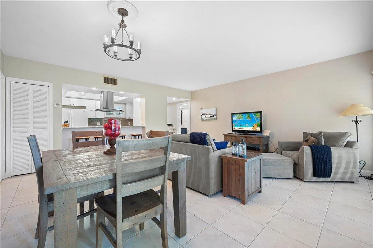1 bed, 1.0 bath, 900 sqft, $5,000 — Photo 1