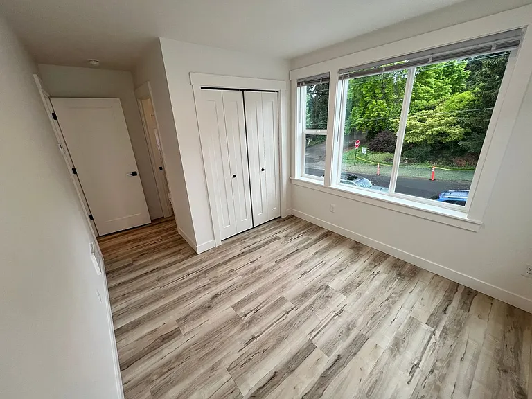 1223-1229 E Laurel St — Photo 28