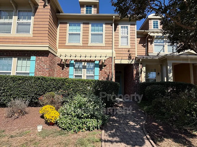 2 bed, 2.5 bath, 1600 sqft, $1,900 — Photo 1
