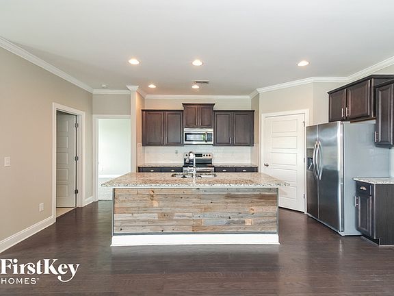 4th image of 374 Rock Dr