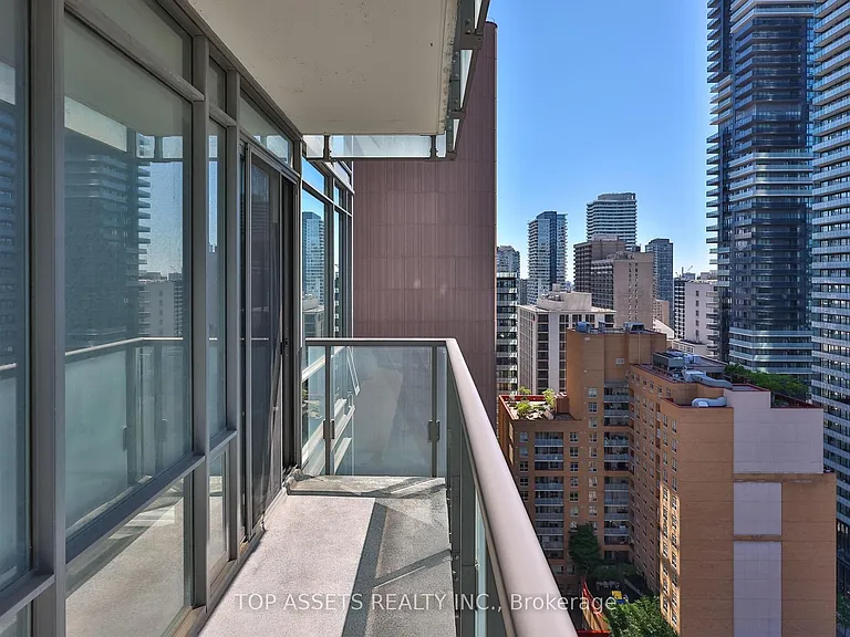 37 Grosvenor St #2109 — Photo 26