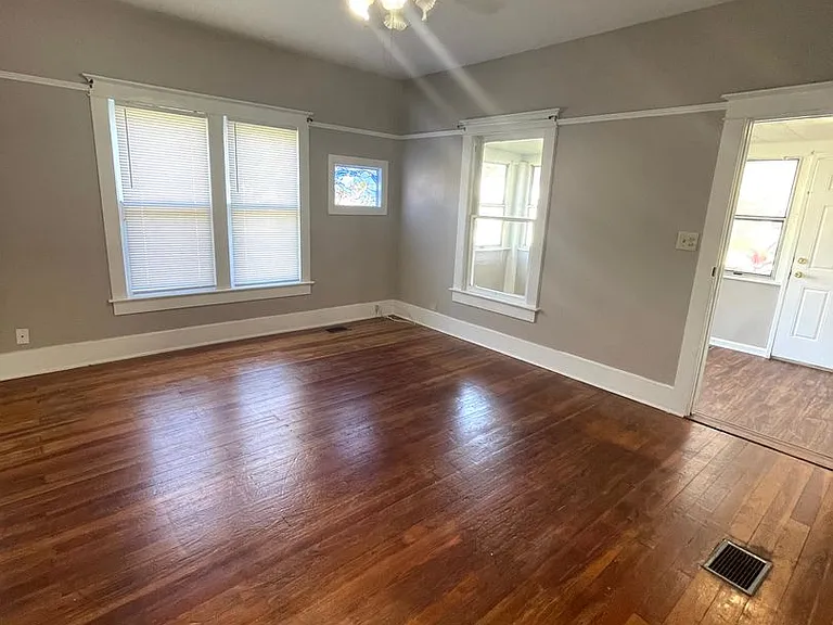 802 Missouri Ave — Photo 9