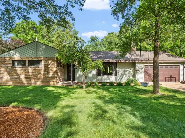 62 Grand Circle Dr, Maryland Heights, MO 63043