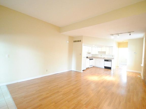 4th image of 1046 Russell Blvd