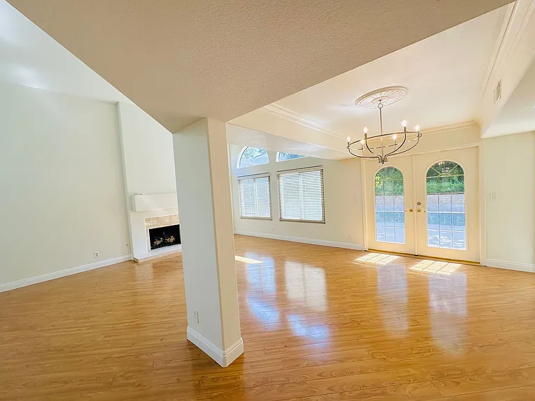 6635 Soaring Dr — Photo 11