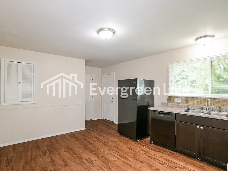 765 Sherwood Dr — Photo 5