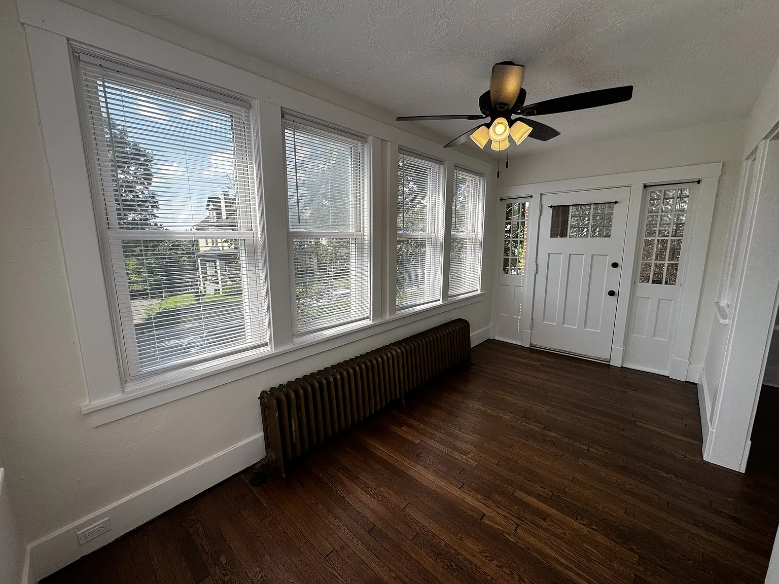 2 bed, 1050 sqft, $1,550 — Photo 3