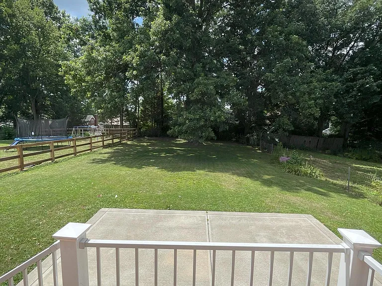 425 James Ave — Photo 6