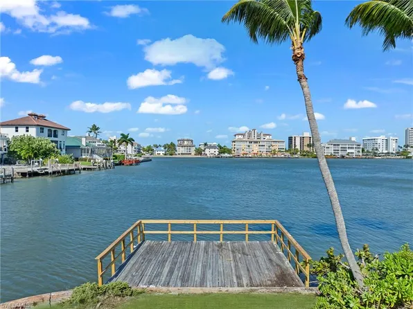 366 Pine AVE, NAPLES, FL 34108