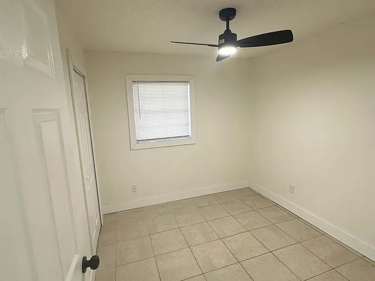4306 E Clifton St — Photo 8