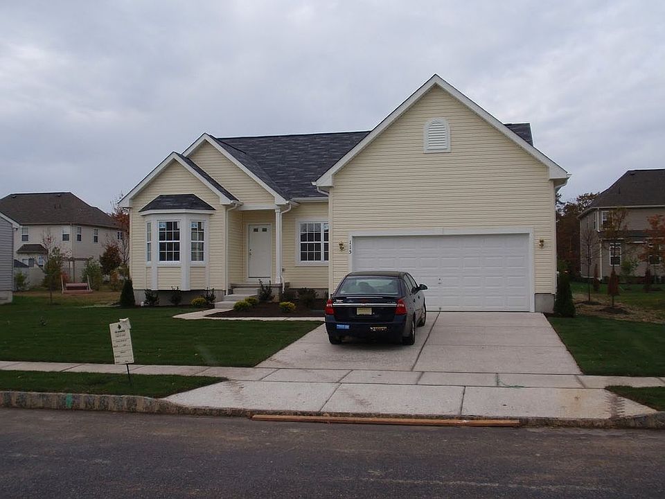 1st image of 115 W Kennedy Dr