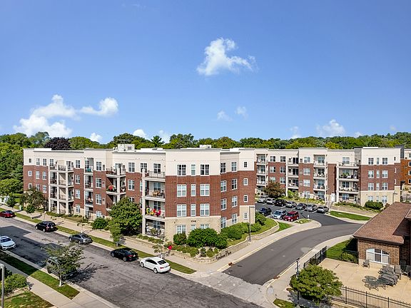4th image of 1745 Graham Ave APT 209