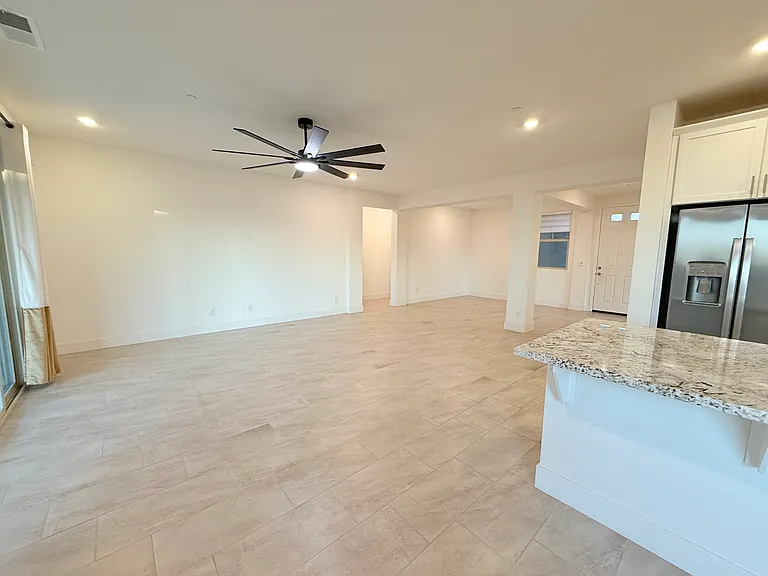 12920 Knightsbrook Ave — Photo 16