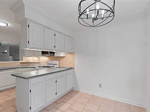 5th image of 103 Mary Gay Ct