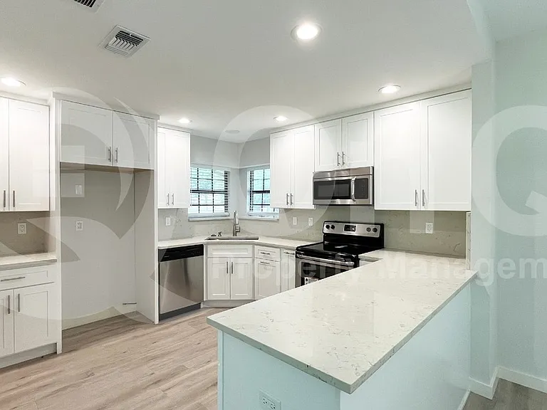 130 Hunters Glen Dr — Photo 3