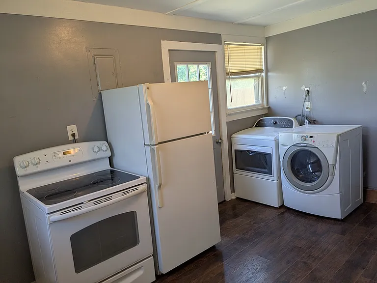 310 N Locust St — Photo 4