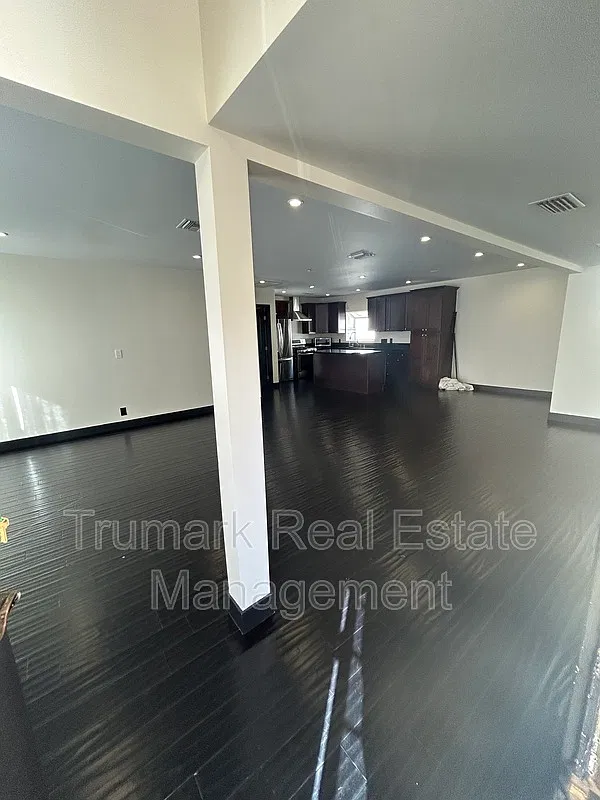 1 bed, 1.5 bath, $2,750 — Photo 2