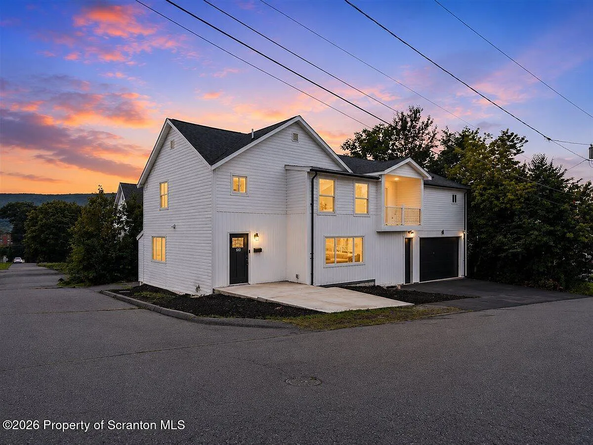 5 bed, 5.0 bath, 3452 sqft, $3,000 — Photo 3
