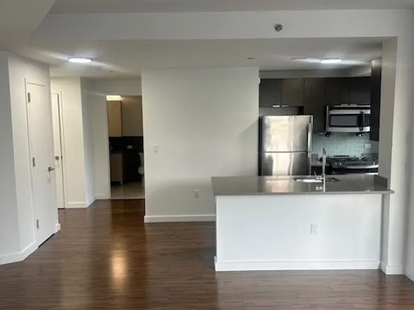 7 Dekalb Avenue image 6 of 8