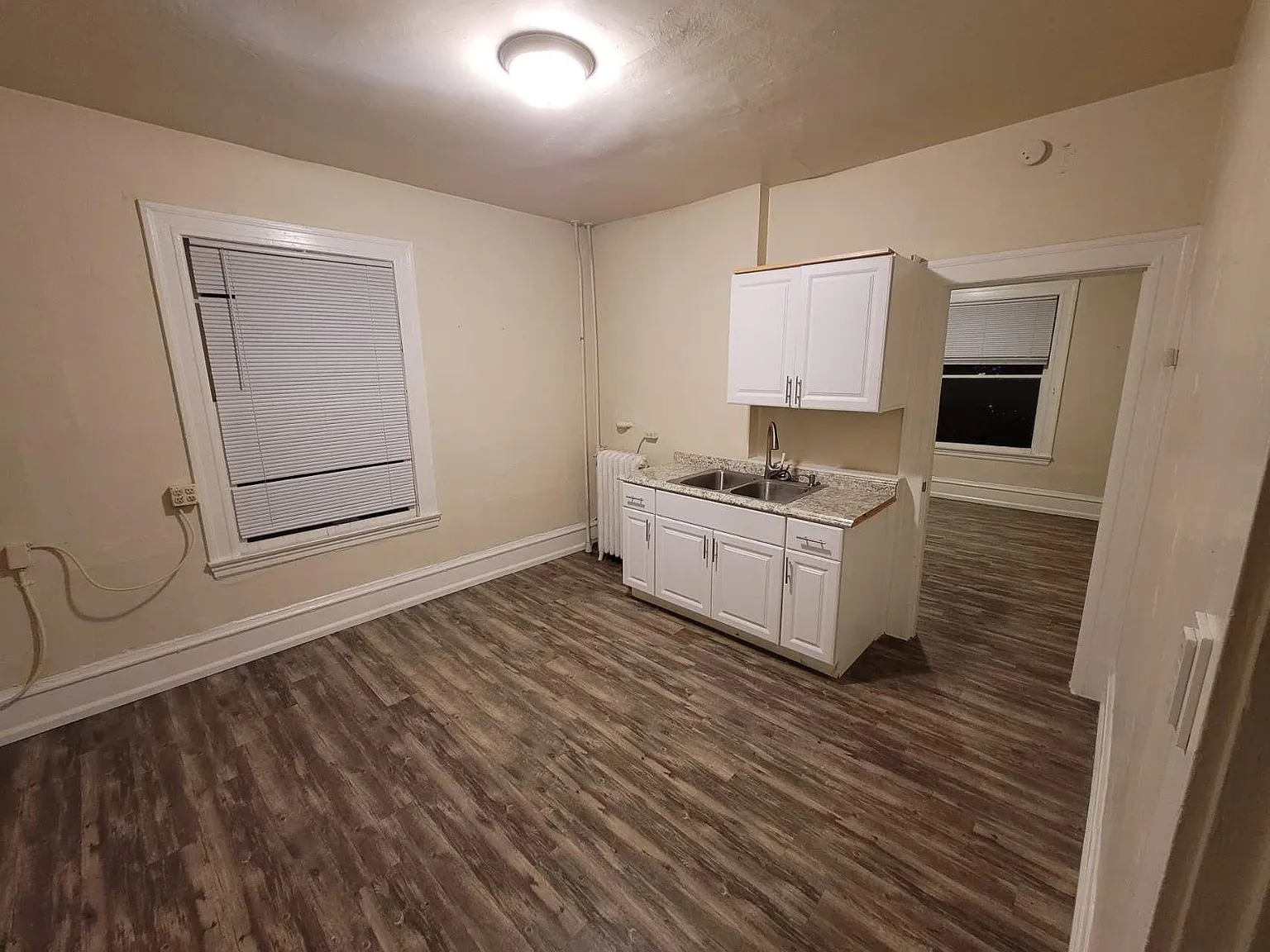 Studio, 350 sqft, $795 — Photo 2