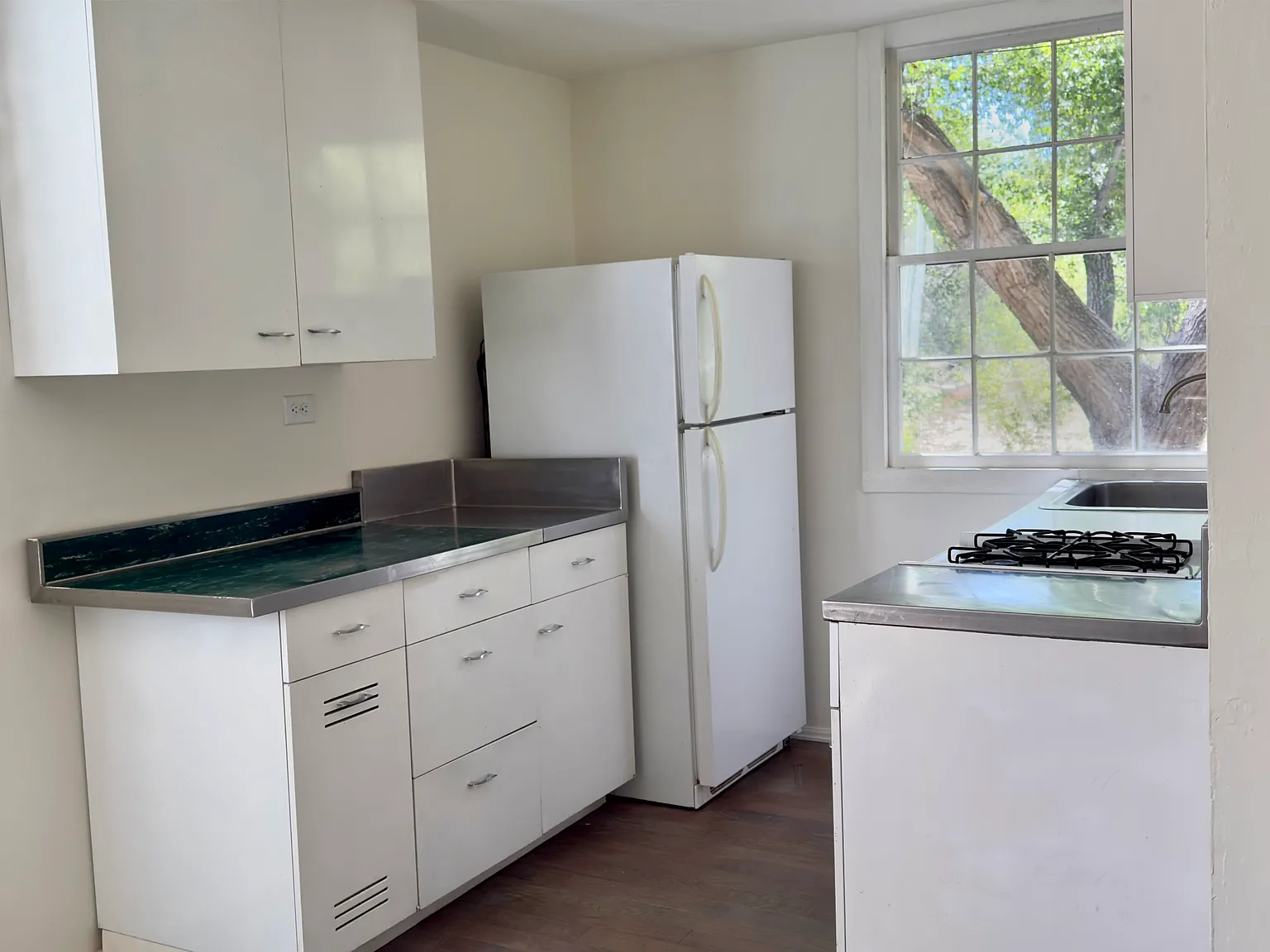 1 bed, $1,300 — Photo 3