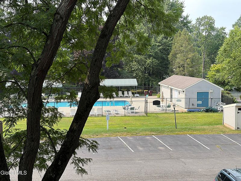 3rd image of 211 Grenadier Court