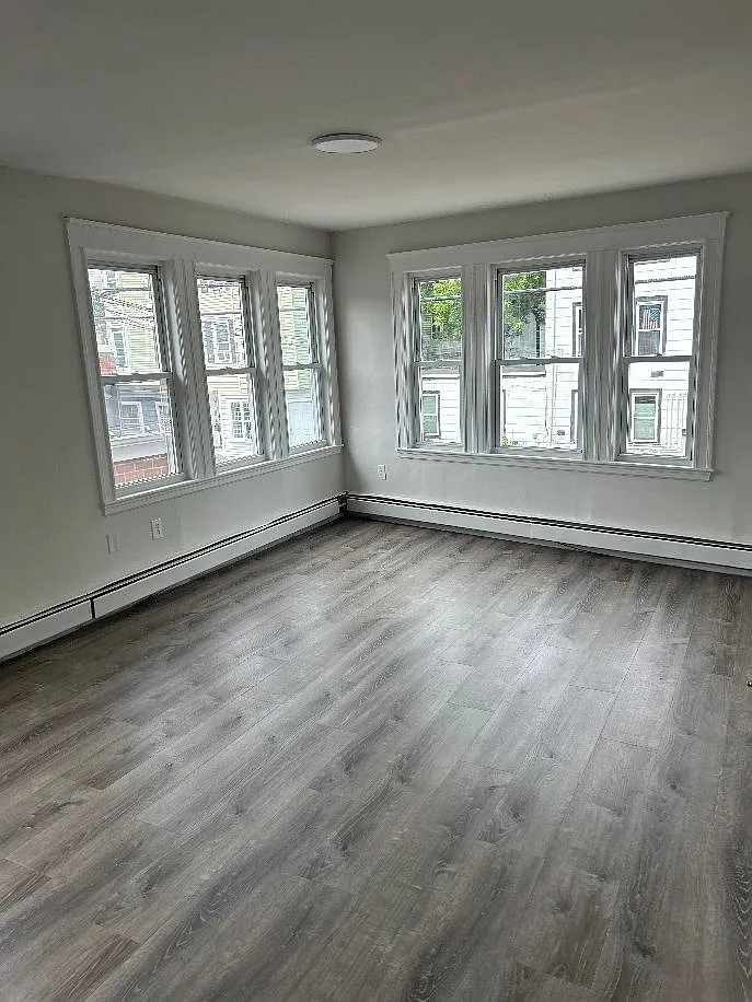 3 bed, 1200 sqft, $3,300 — Photo 4