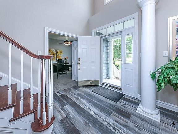 5th image of 115 McCoy Ln