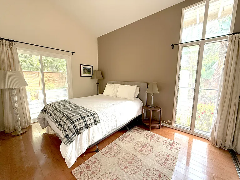 345 N Ontare Rd — Photo 10