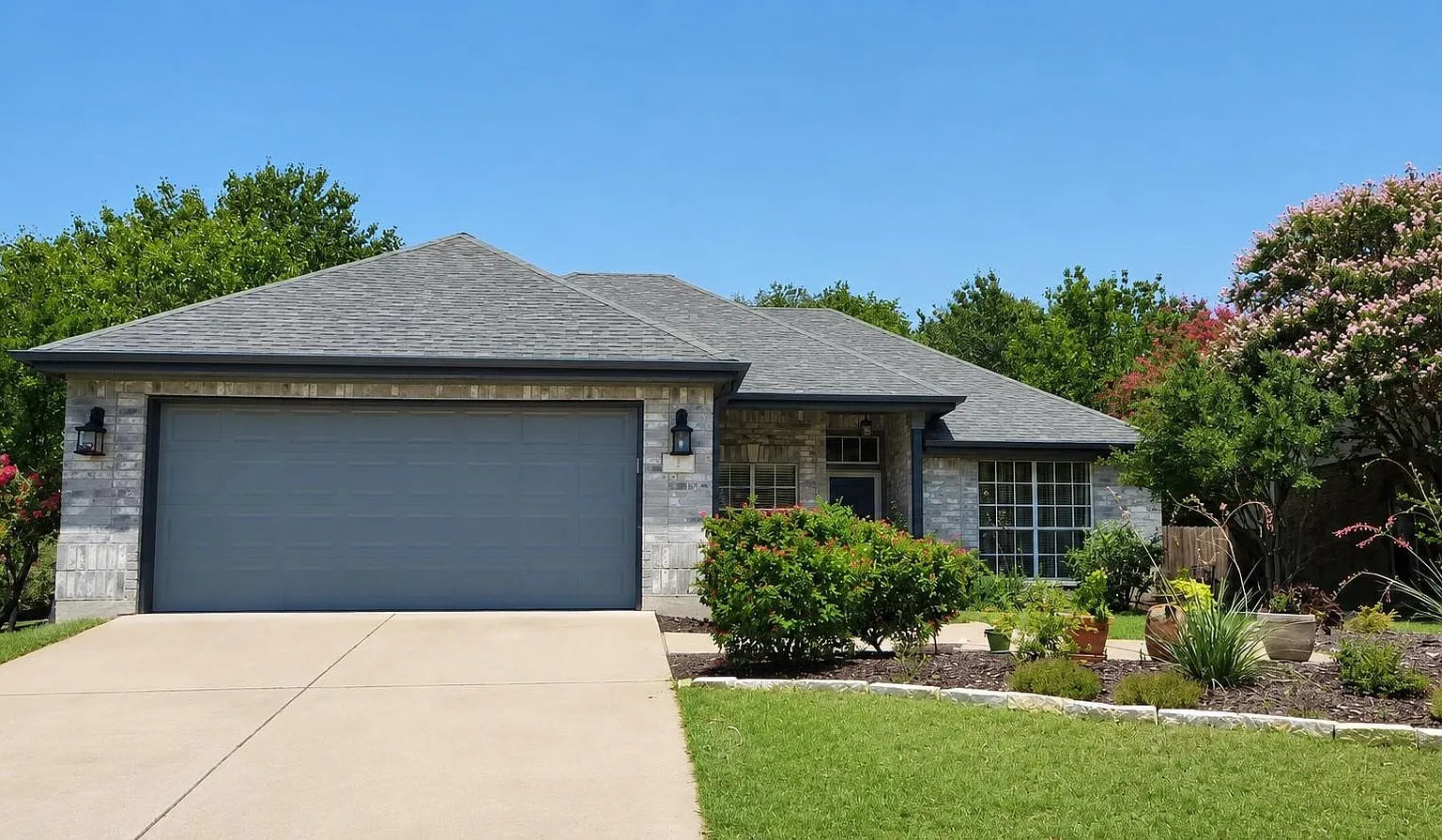 3 bed, 2.0 bath, 1718 sqft, $2,200 — Photo 3