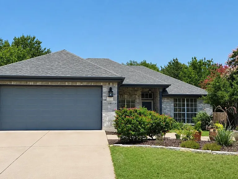 201 Rio Vista Dr — Photo 3