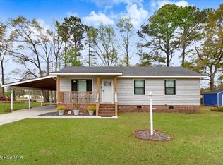 105 Macon Dr, Beulaville, NC 28518