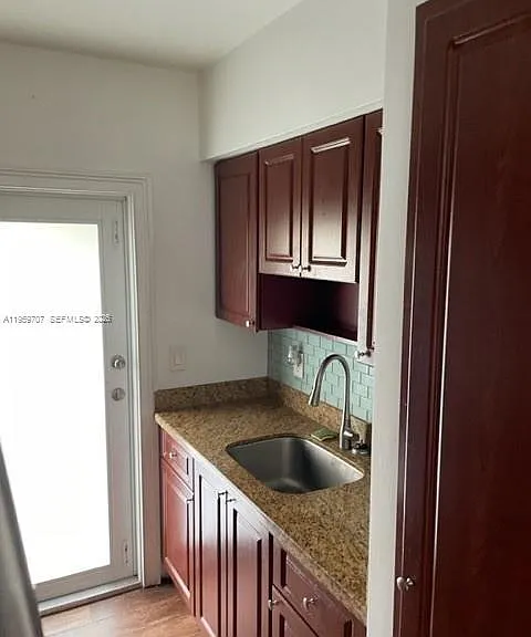 2121 Biarritz Dr #5 — Photo 1
