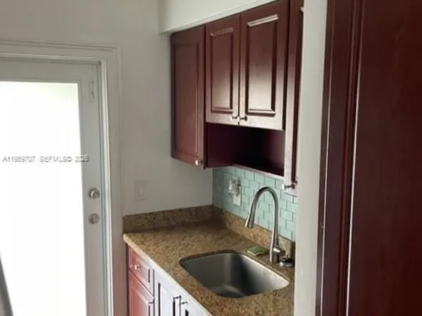 2121 Biarritz Dr #5, Miami Beach, FL 33141