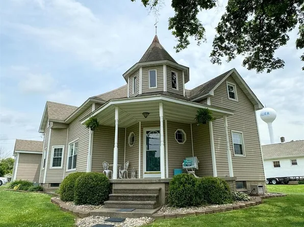 211 Rea St, Benton, IL 62812