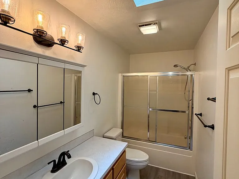 555 Edwards Dr — Photo 14