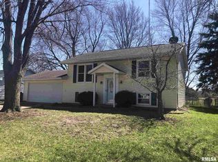 869 14th Ave NW, Clinton, IA 52732