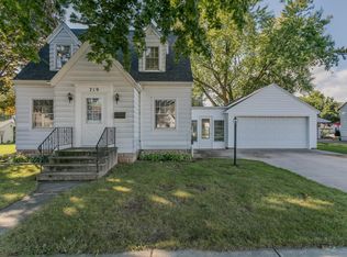 719 Park Ave, Little Chute, WI 54140